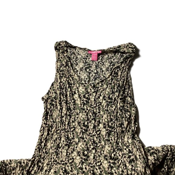 Woman Within: Sleeveless Smocked Camo Dress, Ruching For Comfort, Size 3X - Picture 2 of 9